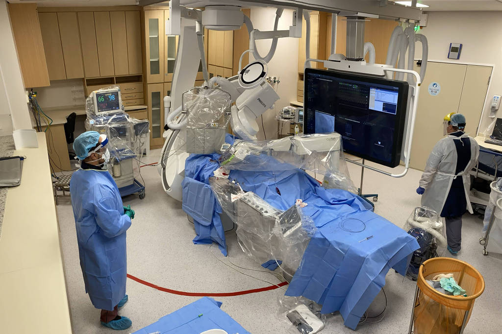 Einstein utiliza braço robótico para tratar paciente com Covid infartado